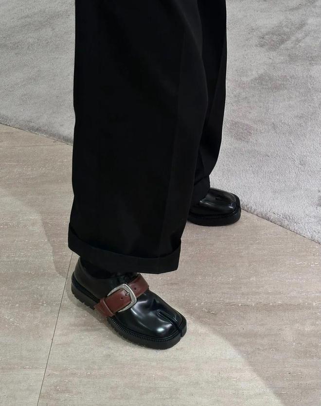 力股”SNEAKERS值得关注！！！千亿球友会极致黑才够帅！这4双“潜(图21)