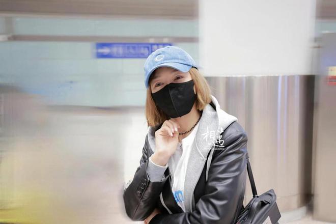 新穿法：大衣+连帽皮衣时髦显瘦又洋气千亿国际平台秦岚换了发型带火了一种